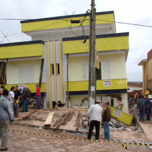 Queda do prédio dos Correios no Sul do estado completa 20 anos l Foto: Divulgação / CBM