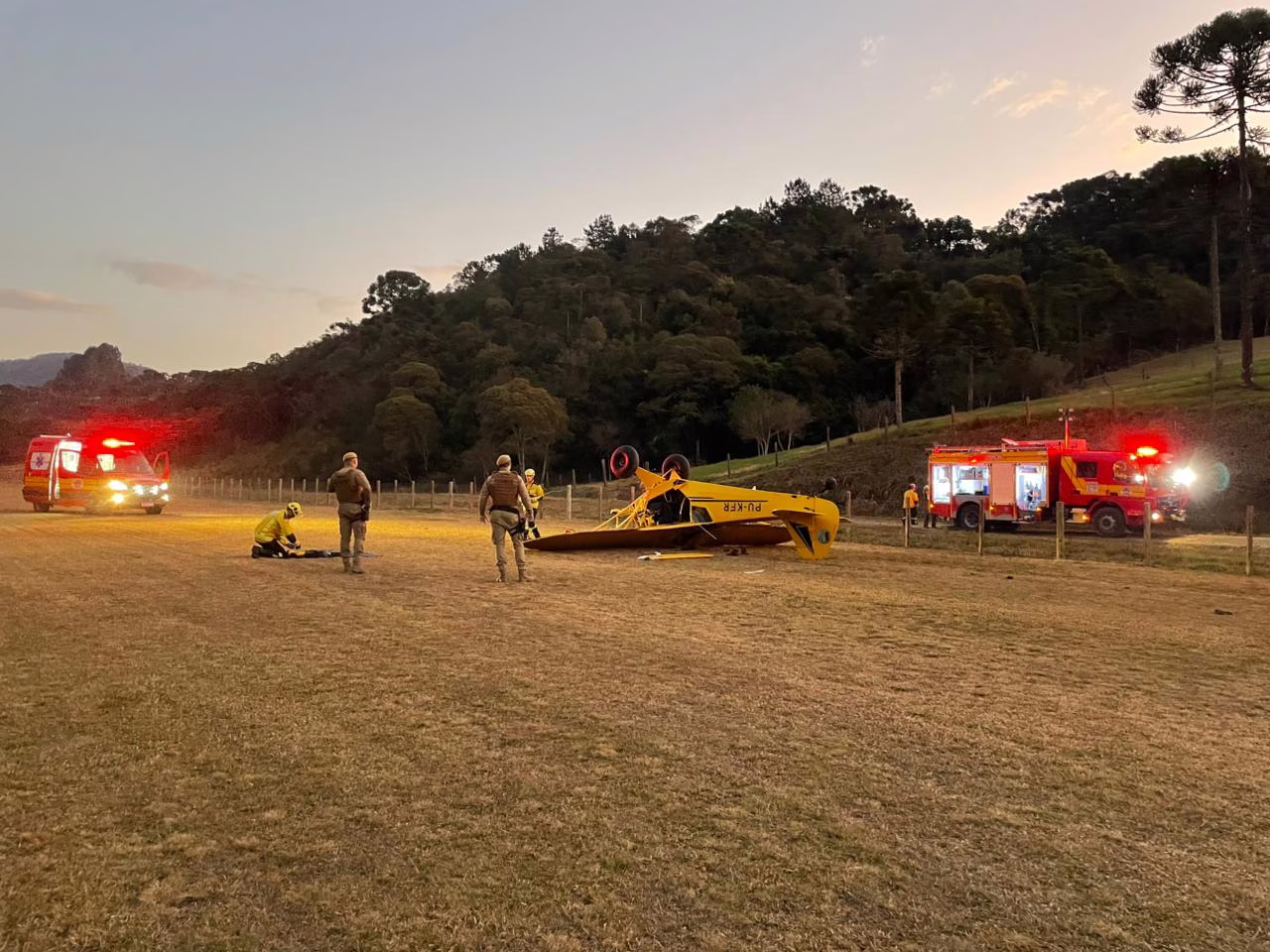 Avião de pequeno porte cai em SC e deixa um morto e outro ferido. - Foto: CBMSC/Reprodução