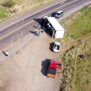 Tentativa de manobra causa acidente entre caminhões na BR-153 em SC | Imagem: Corpo de Bombeiros Voluntários de Irani