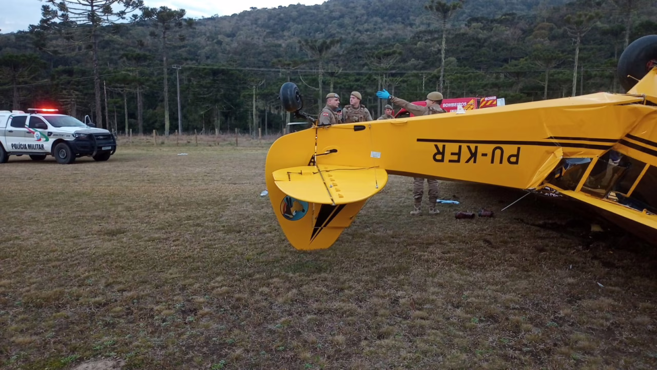 Avião de pequeno porte cai em SC e deixa um morto e outro ferido. - Foto: CBMSC/Reprodução