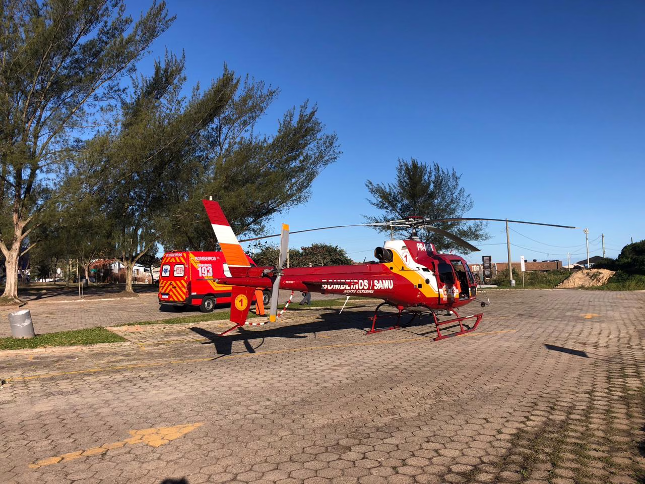Adolescente tem reação alérgica grave e é resgatada de helicóptero em Florianópolis. – Foto: CBMSC/Reprodução
