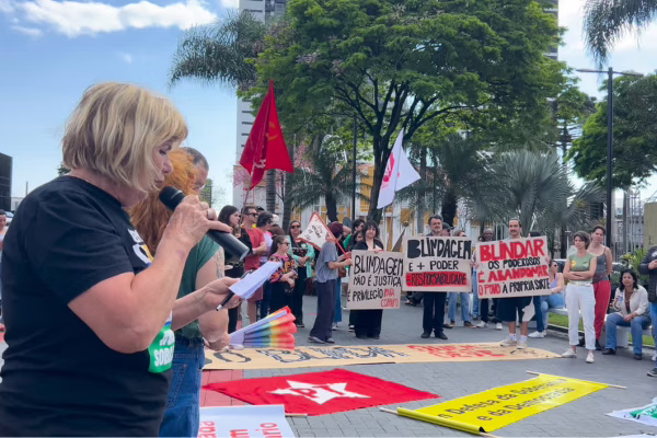 Atos contra anistia e a PEC da Blindagem mobilizam manifestantes em SC