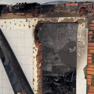 Bombeiros combatem incêndio em depósito de residência em Lages