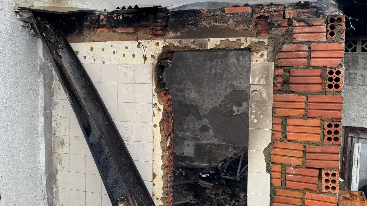 Bombeiros combatem incêndio em depósito de residência em Lages | Foto: 5º BBM