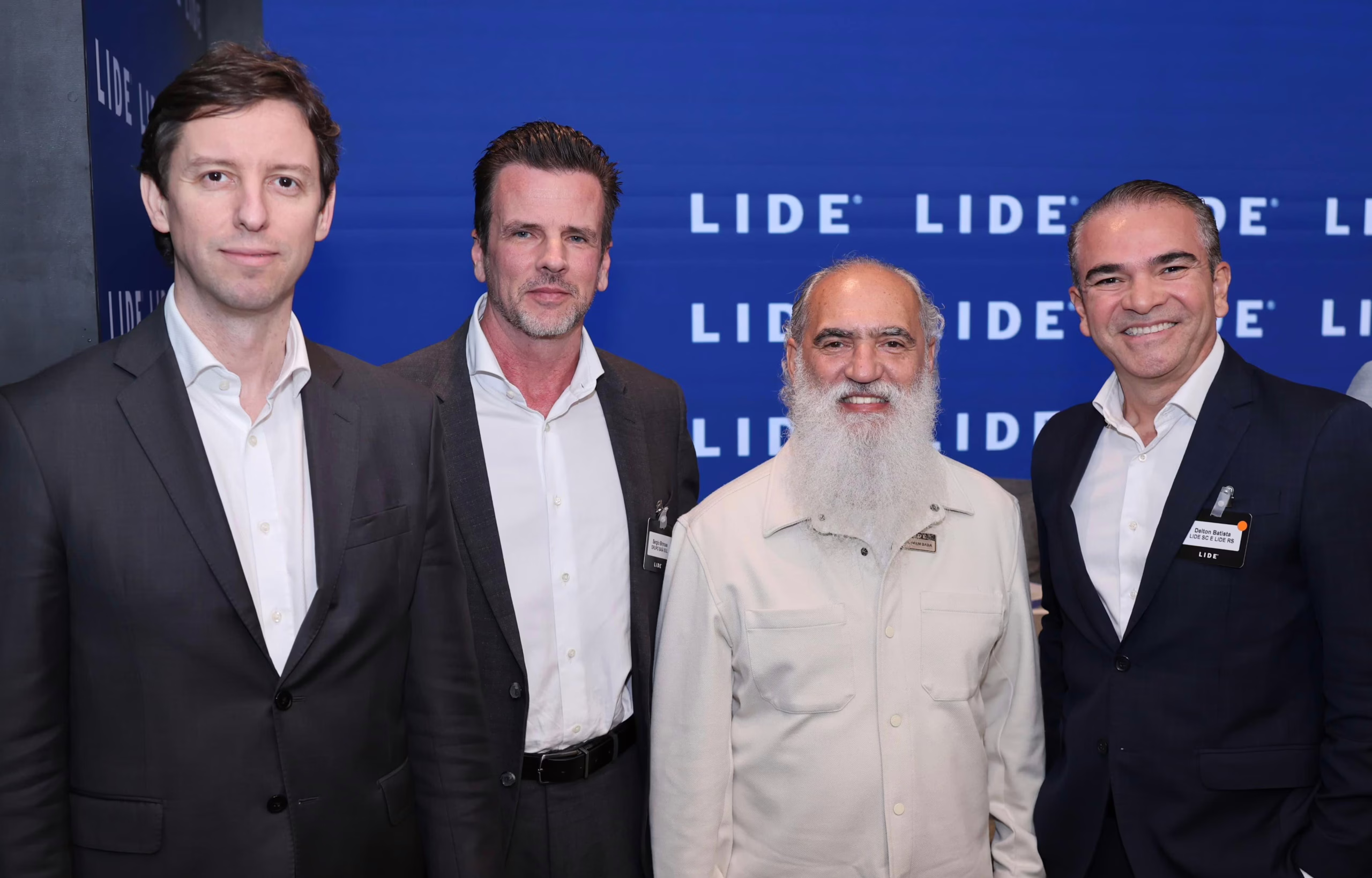 Dr. Ademar Paes (presidente Unimed), Dr. Sérgio Brincas (presidente Baia Sul), Prem Baba (Head LIDE Wellness), Delton Batista (Presidente LIDE SC e RS) | Foto: Divulgação