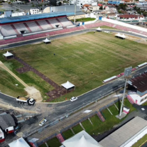Estádio Vidal Ramos Júnior recebe manutenção para o Parajasc em Lages