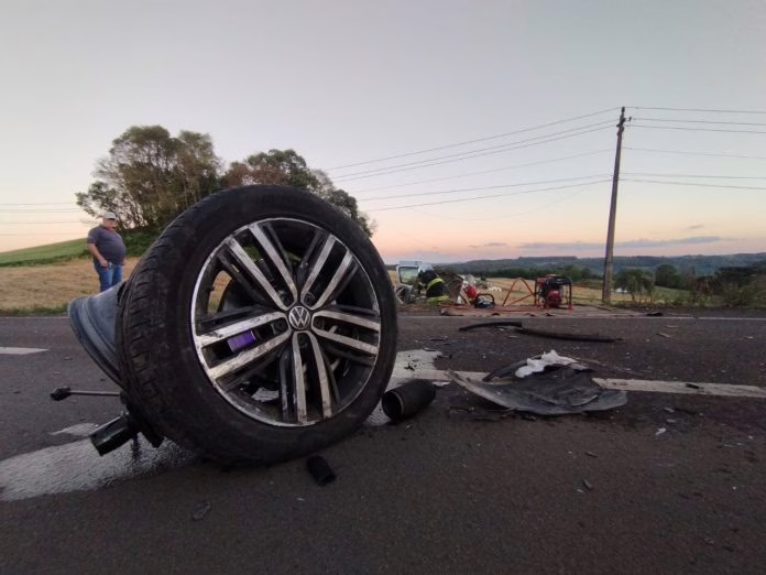 Grave acidente entre carros deixa cinco feridos na SC-355