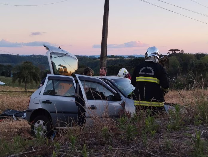 Grave acidente entre carros deixa cinco feridos na SC-355
