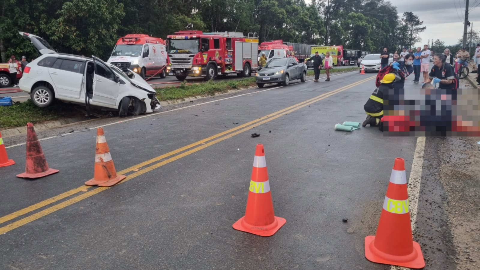 Grave colisão deixa dois mortos e cinco feridos na BR-470 em SC
