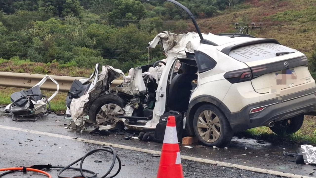 Homem morre após colisão entre carro e caminhão na BR-116 em SC | 5º BBM Homem morre após colisão entre carro e caminhão na BR-116 em SC | 5º BBM