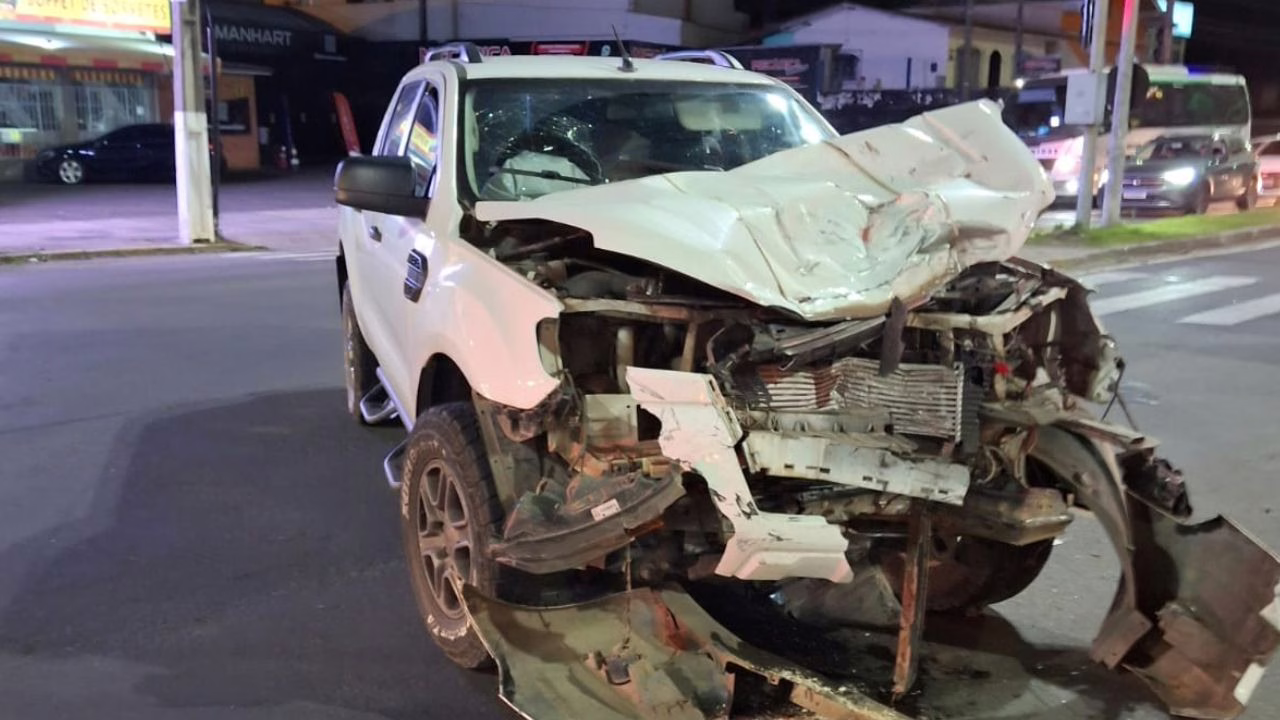 Motociclista fica ferido em colisão com carro em Lages | Foto: 5º BBM Motociclista fica ferido em colisão com carro em Lages | Foto: 5º BBM