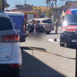 Motociclista morre após colisão com caminhão em Joinville