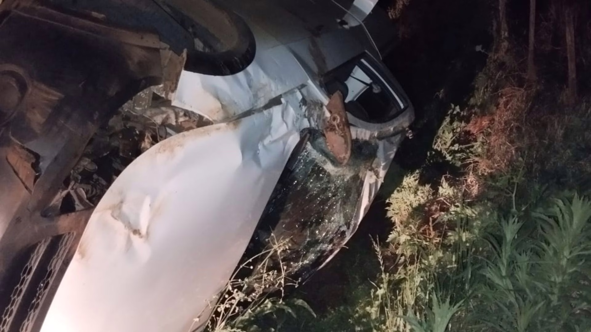 Motorista morre após ser ejetado de carro em pequena cidade de SC | Imagem: CBMSC/Reprodução