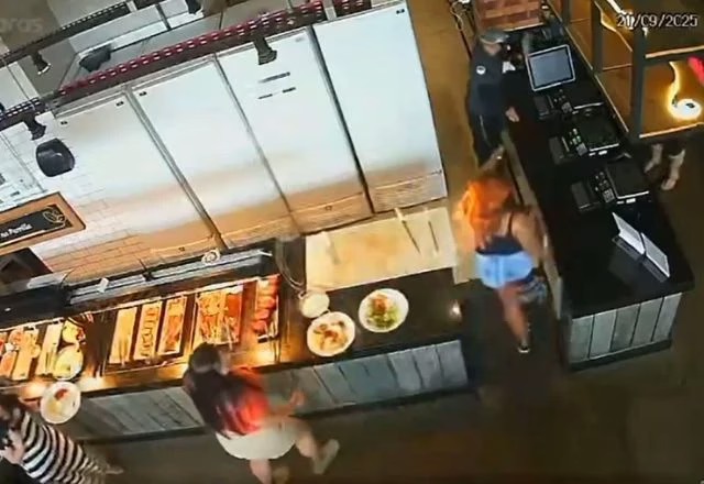 Mulher tem 20% do corpo queimado ao ser atingida por chamas em restaurante | Foto: Reprodução/SBT News Mulher tem 20% do corpo queimado ao ser atingida por chamas em restaurante | Foto: Reprodução/SBT News