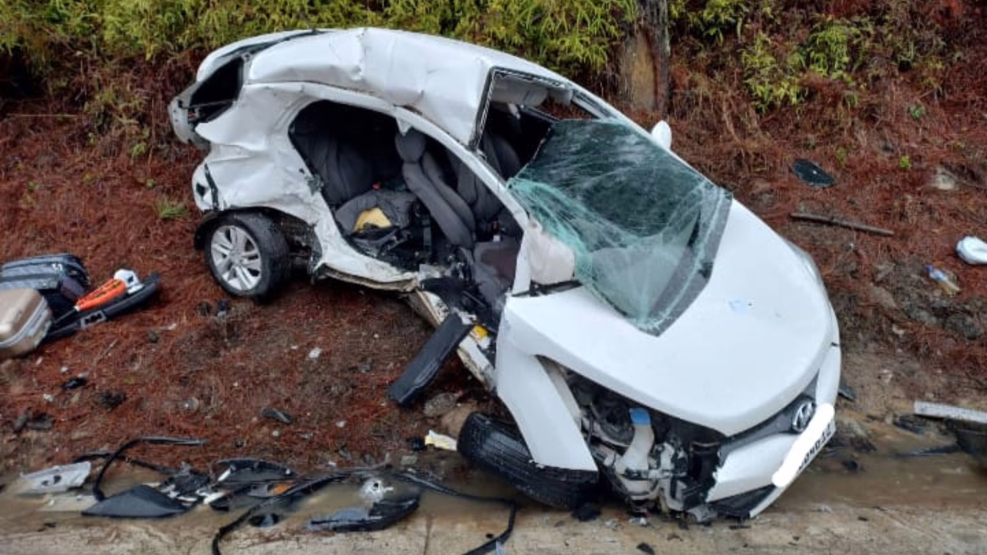 Acidente grave na BR-282 em SC destrói carro e mata duas pessoas | Foto: CBMSC/Reprodução Acidente grave na BR-282 em SC destrói carro e mata duas pessoas | Foto: CBMSC/Reprodução