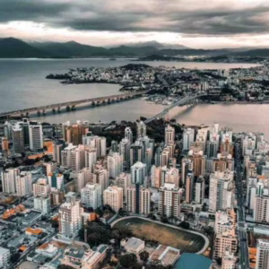 Celesc anuncia leilão de imóveis em áreas nobres de Florianópolis; veja como participar