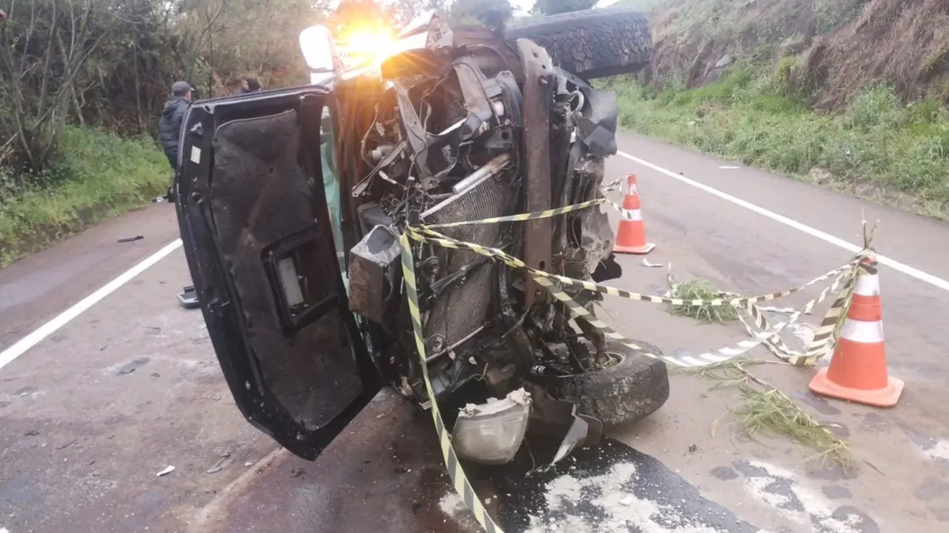 Jovem morre e outra pessoa fica ferida após capotamento em SC | Imagem: Corpo de Bombeiros/Cedido 