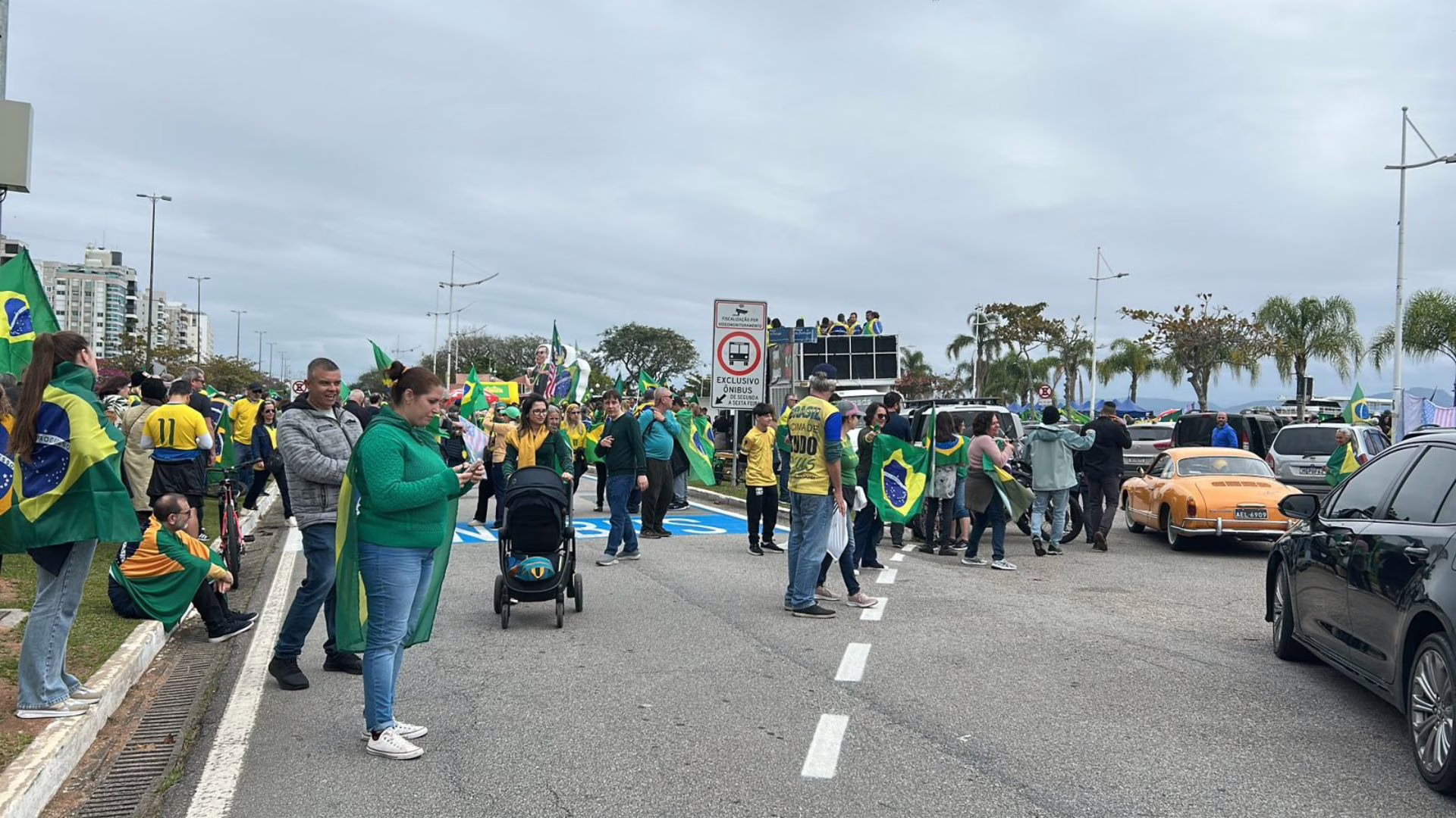 Esquerda e direita realizam protestos em Florianópolis | Foto: Pedro Corrêa / SCC SBT Esquerda e direita realizam protestos em Florianópolis | Foto: Pedro Corrêa / SCC SBT