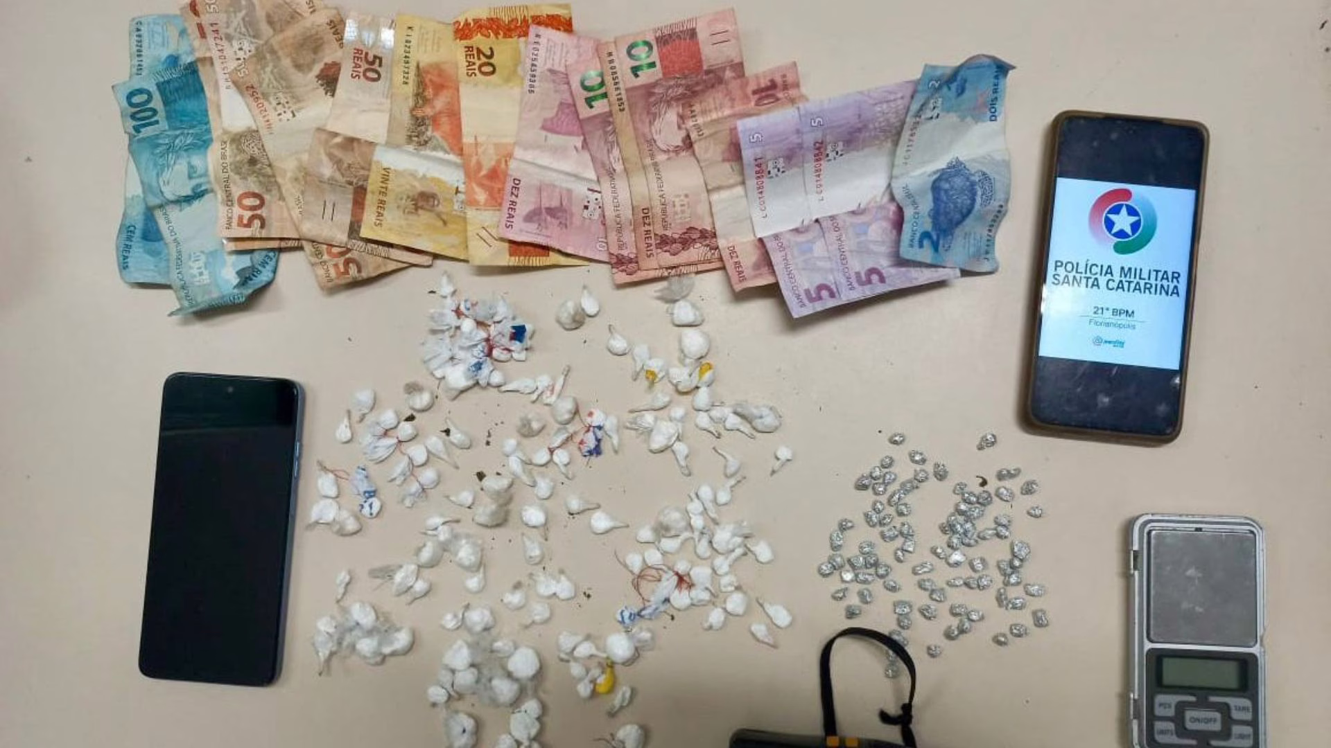 Polícia Militar retira armas e drogas de circulação no Norte da Ilha | Foto: reprodução PMSC 