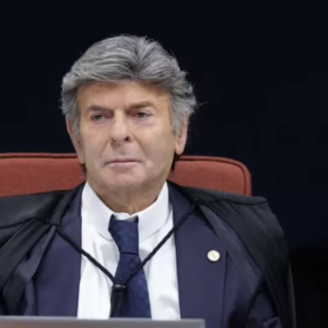 Luiz Fux vota e pede 'anulação do processo por falta de competência do STF'