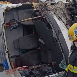 Imagens fortes! Grave acidente deixa motorista preso nas ferragens e interdita rodovia em SC | Foto: CBVI/Reprodução