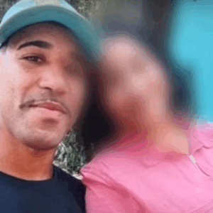 Adolescente de 16 anos é atacada a facadas pelo ex-namorado e finge de morta para escapar