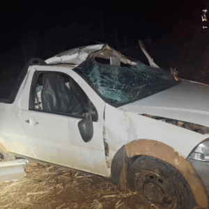 Idoso morre após capotamento em rodovia de pequena cidade de SC | Foto: PMRv/Reprodução