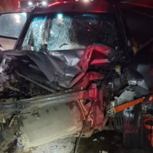 Colisão na SC-350 deixa três pessoas gravemente feridas