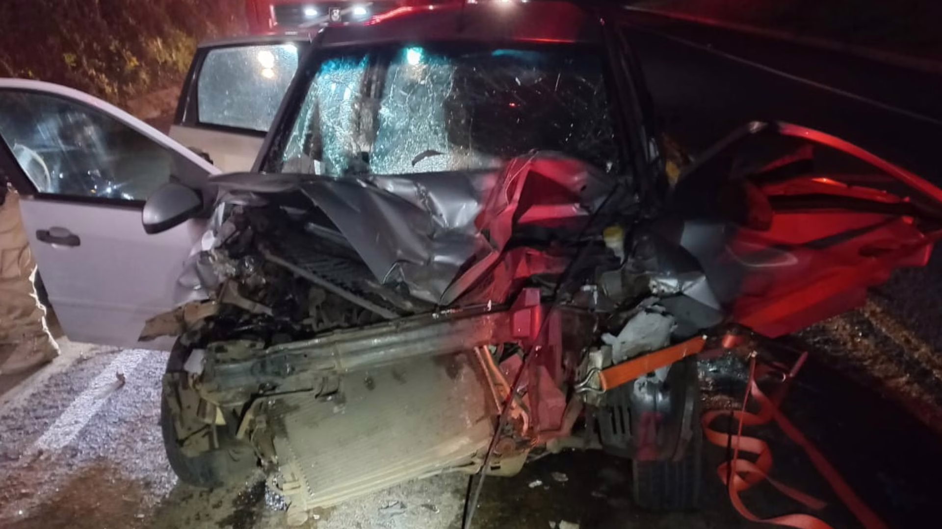 Colisão na SC-350 deixa três pessoas gravemente feridas – Imagem: reprodução/ PMRv