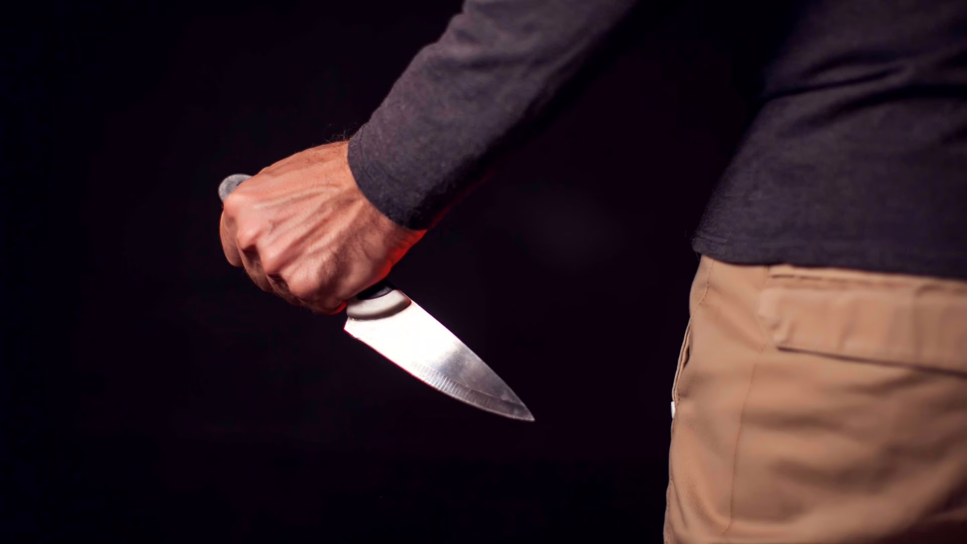 Homem se descontrola, ameaça familiares com faca e se esconde atrás de crianças em SC | Foto: reprodução. 