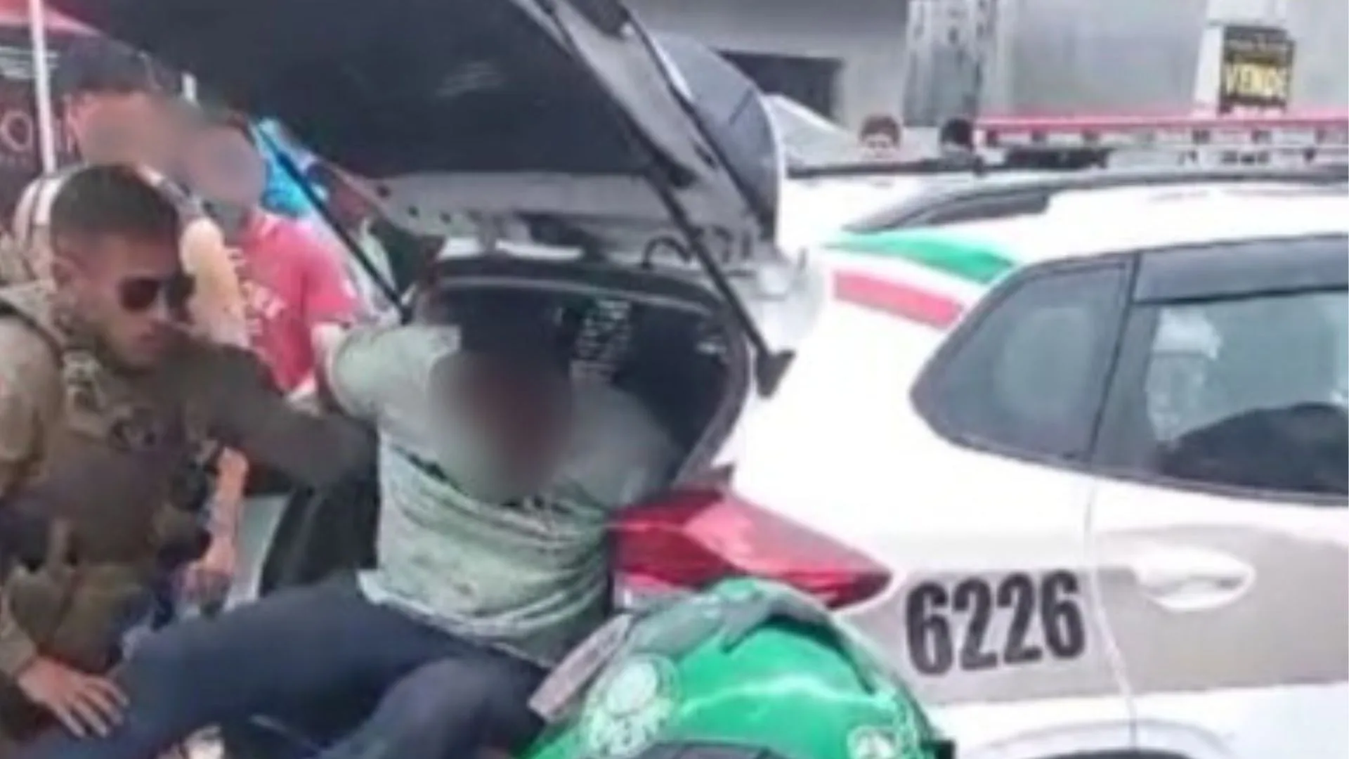 Populares impendem homem de praticar abuso contra criança em SC  | Foto: reprodução 