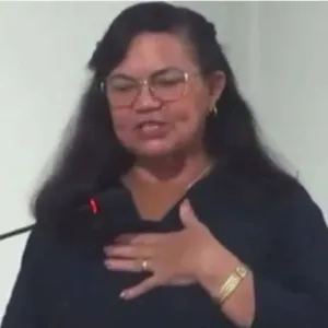 Vereadora causa revolta ao dizer que 'mulheres merecem apanhar' em sessão