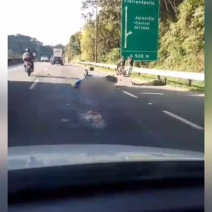 Passageira morre após ser atropelada por caminhão na BR-101 em SC | Foto: Redes sociais/Reprodução