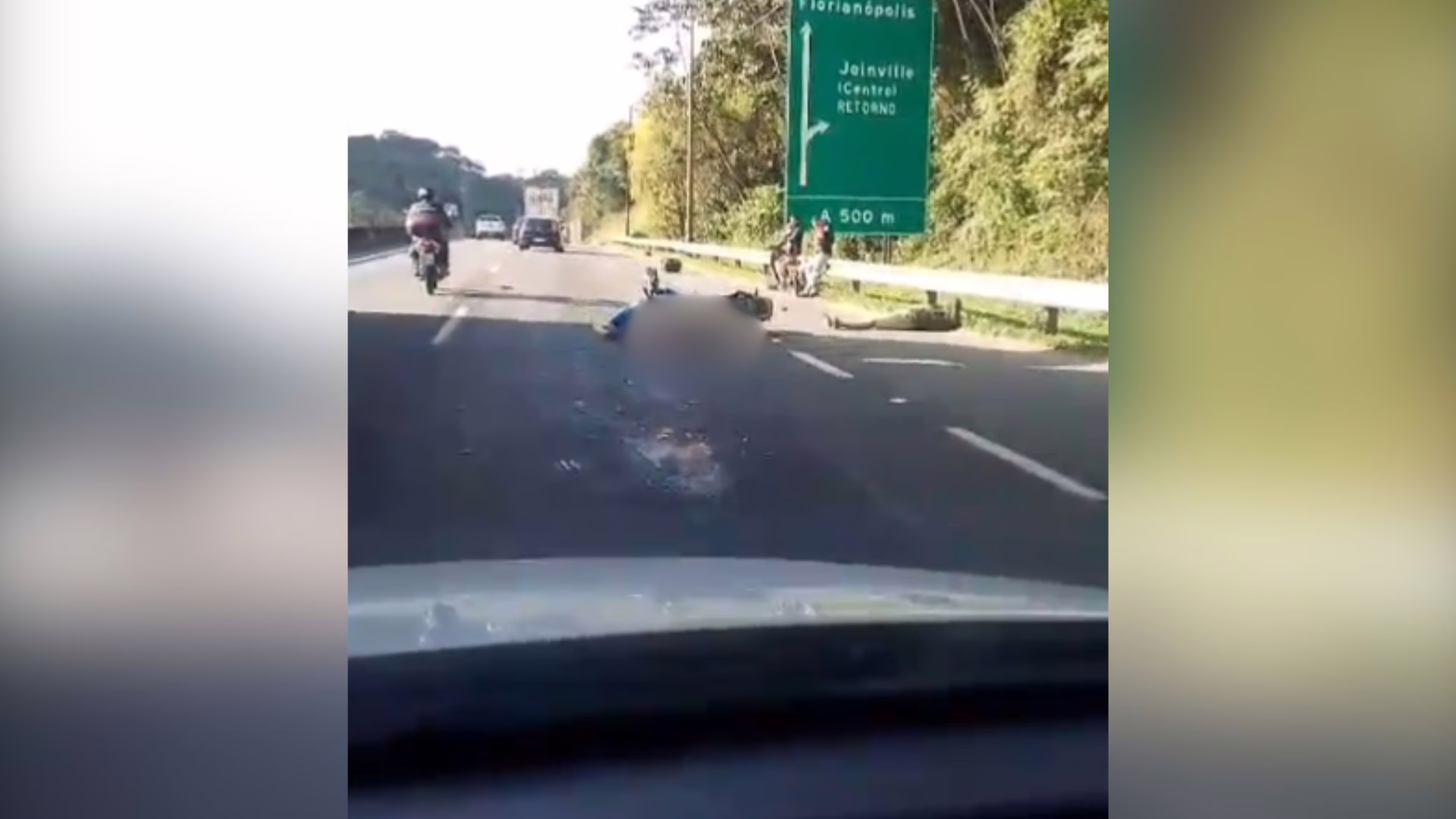 Passageira morre após ser atropelada por caminhão na BR-101 em SC | Foto: Redes sociais/Reprodução