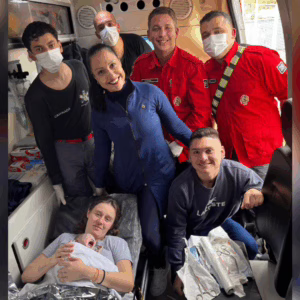 Bebê 'apressadinho' nasce dentro de ambulância em SC | Foto: Bombeiros Voluntários Ilhota