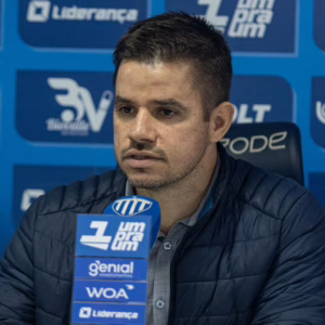 Roberto Braga fala sobre reforços, Copa Santa Catarina e momento do Avaí