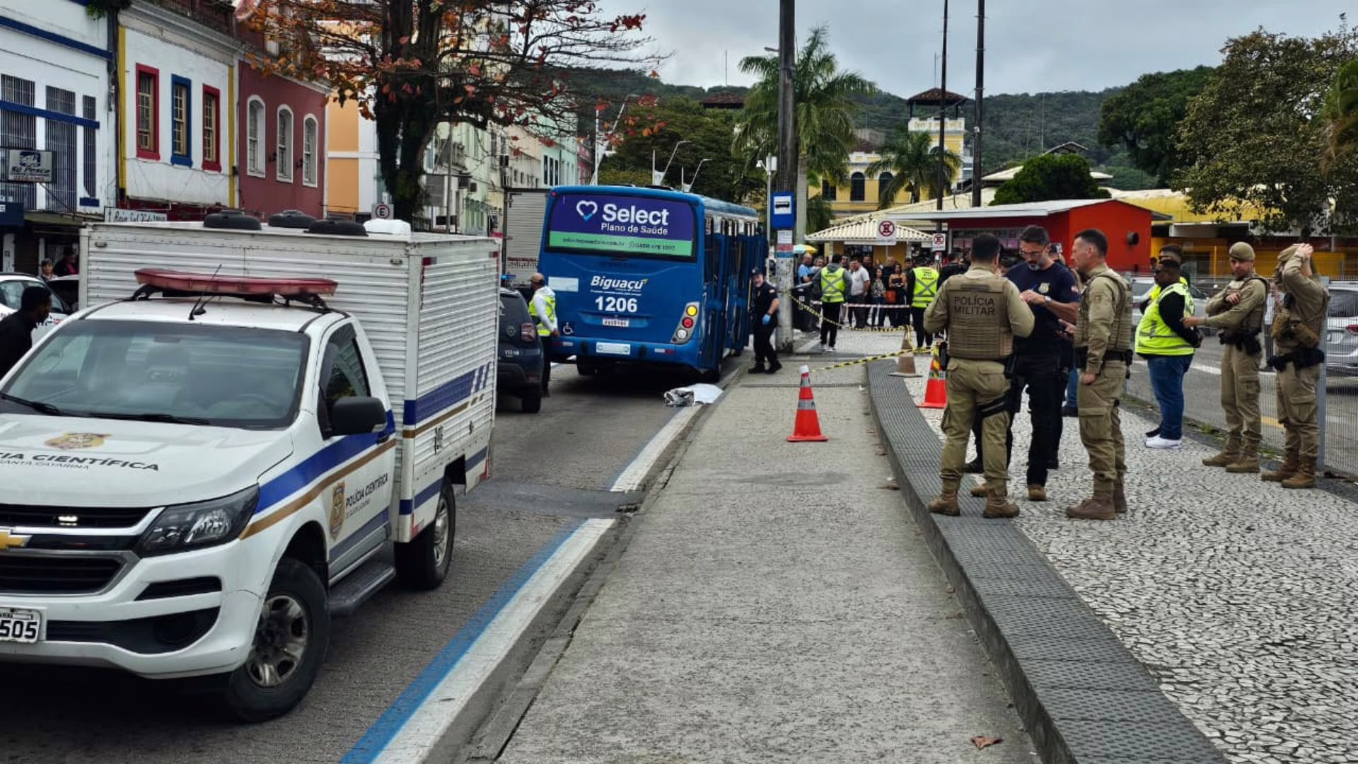 Idosa morre após cair e ser atropelada por ônibus em Florianópolis | Foto: Thiago Pires/SCC