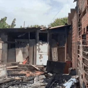 Incêndio em barraco mata três crianças; 'pais não estavam em casa' | Imagem: Raphaela Vitiello