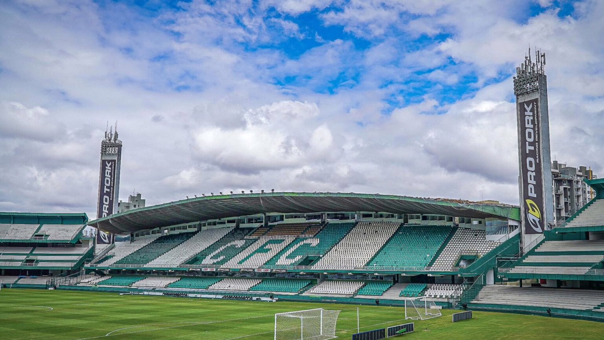 De olho na liderança, Criciúma enfrenta o Coritiba fora de casa pela Série B.| Foto: Divulgação / Coritiba / Redes Sociais