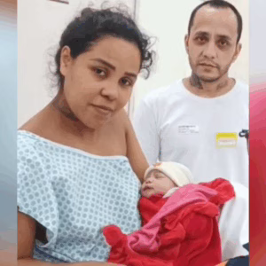Casal vive momento de emoção com nascimento de filha dentro de ambulância em SC; veja vídeo