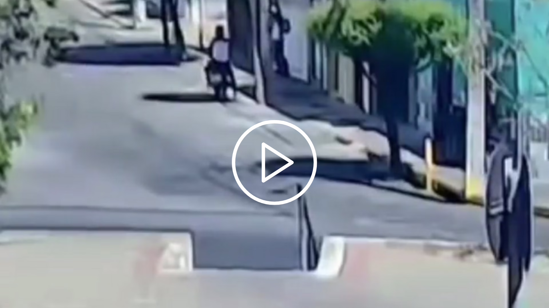 Vídeo mostra fuga de suspeitos após ataque a tiros em escola; veja o momento | Imagem: Reprodução