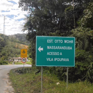 Erro ortográfico em placa chama atenção de motoristas em SC | Imagem: Rádio 105 FM