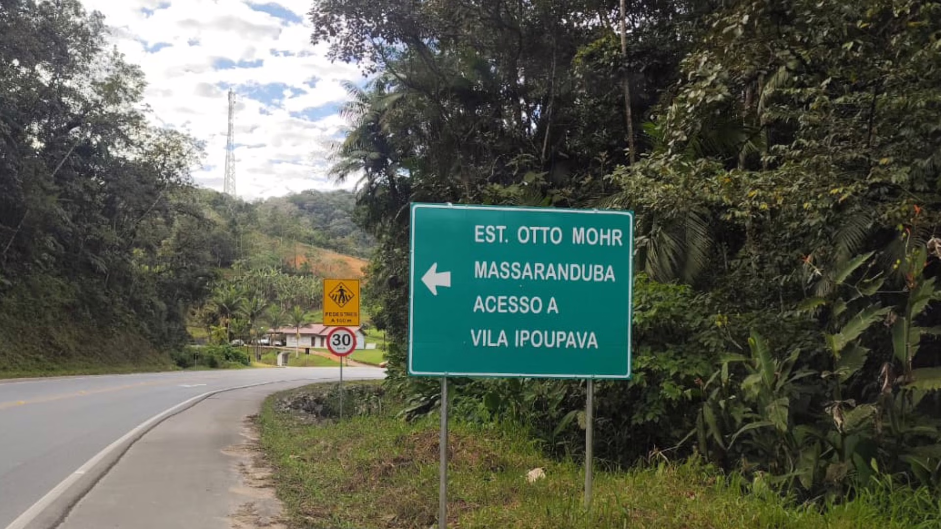 Erro ortográfico em placa chama atenção de motoristas em SC | Imagem: Rádio 105 FM