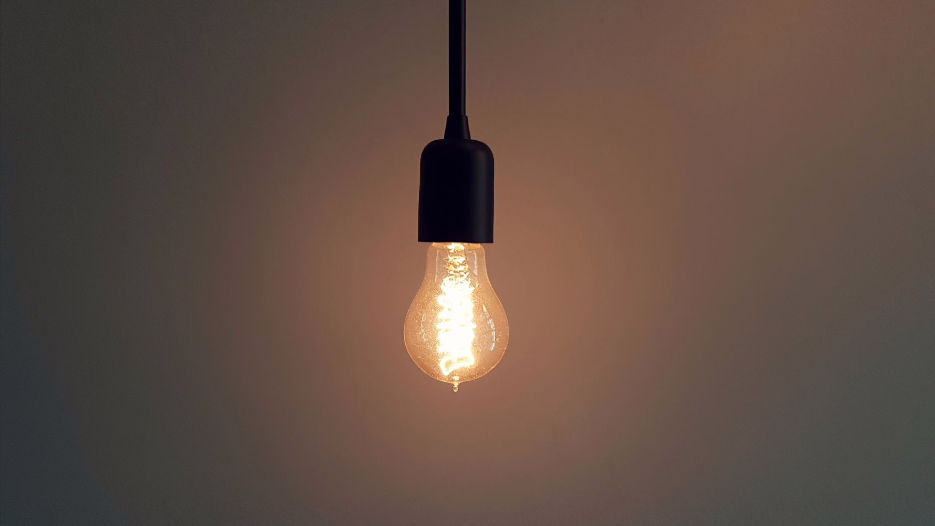 Luz de graça? Saiba se você tem direito ao benefício aprovado pelo Senado | Foto: Banco de Imagens/Canva/Reprodução