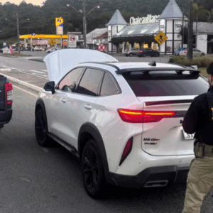 Carro roubado no RJ e avaliado em R$ 180 mil é recuperado em SC