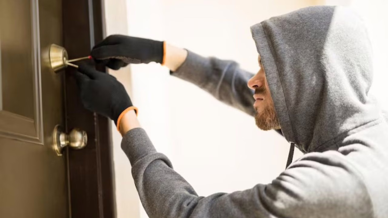 Polícia prende homem escondido debaixo de cama após furto em Lages | Imagem ilustrativa