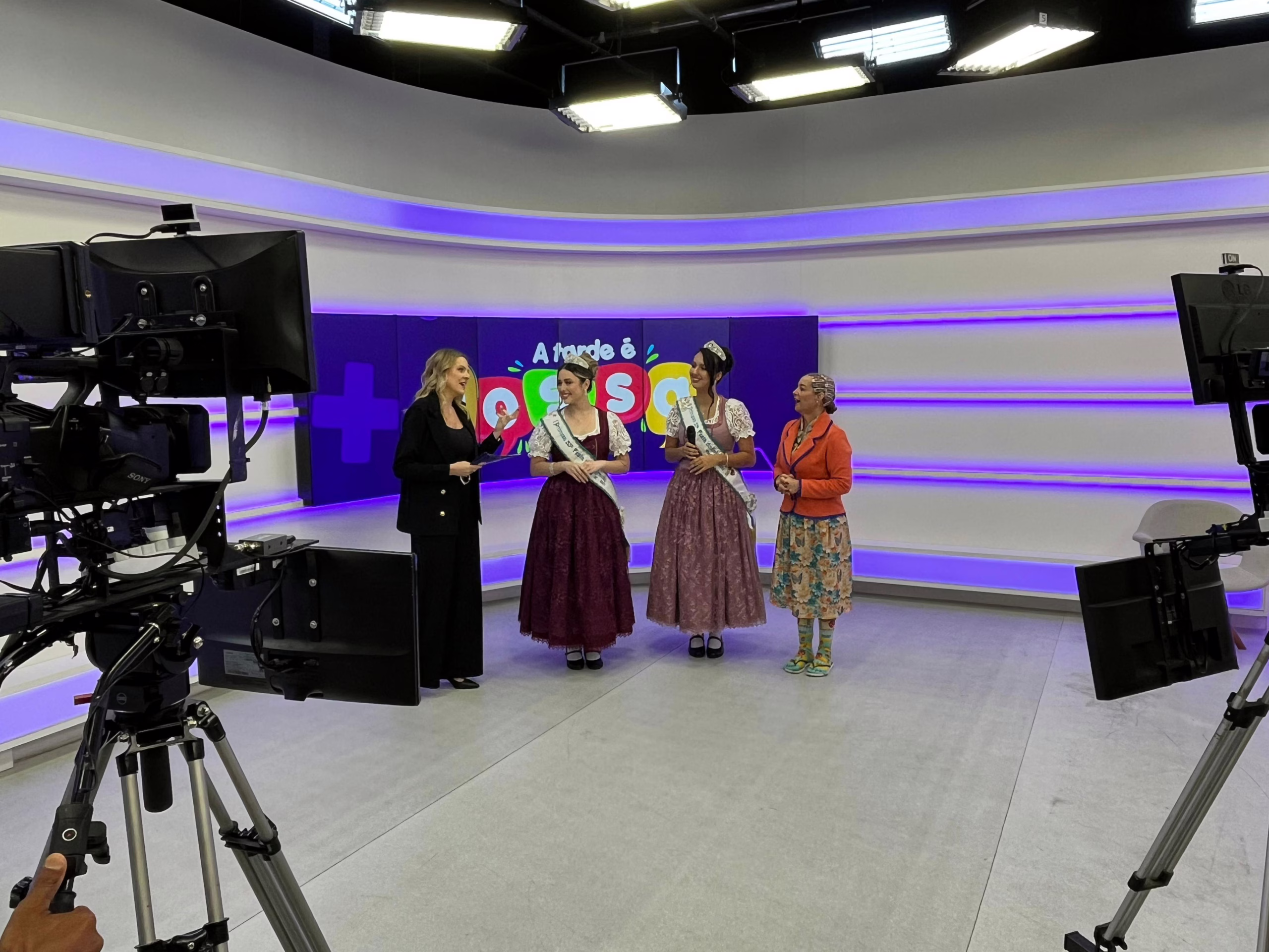 Realezas da Festa do Imigrante participam do programa ‘A Tarde é Nossa’ (5)