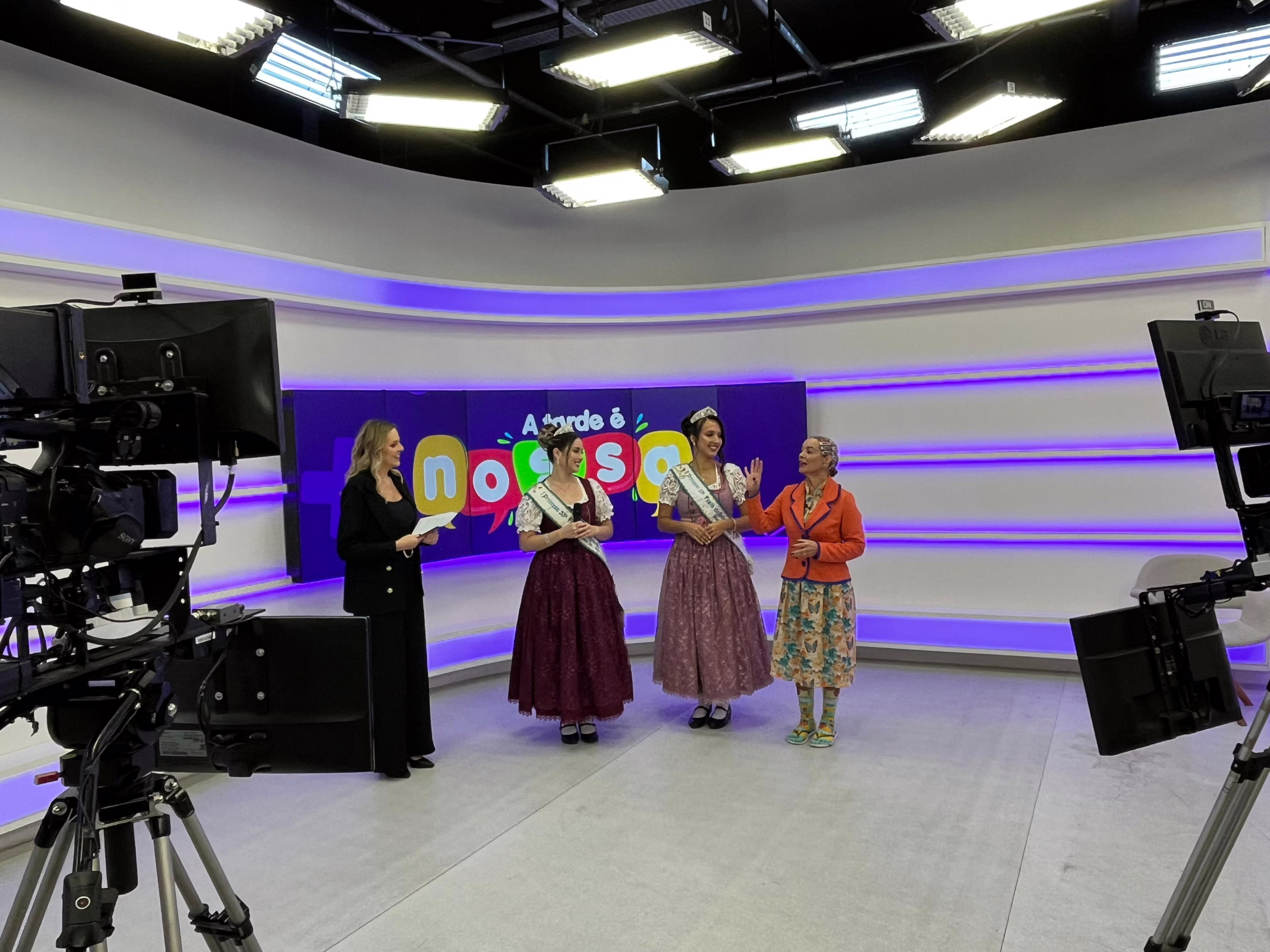 Realezas da Festa do Imigrante participam do programa ‘A Tarde é Nossa’ (5)
