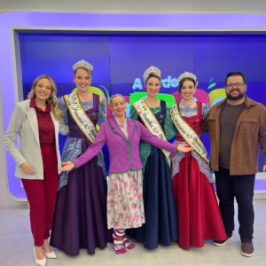 Realezas da Oktoberfest participam do programa ‘A Tarde é Nossa’ | Foto: SCC10