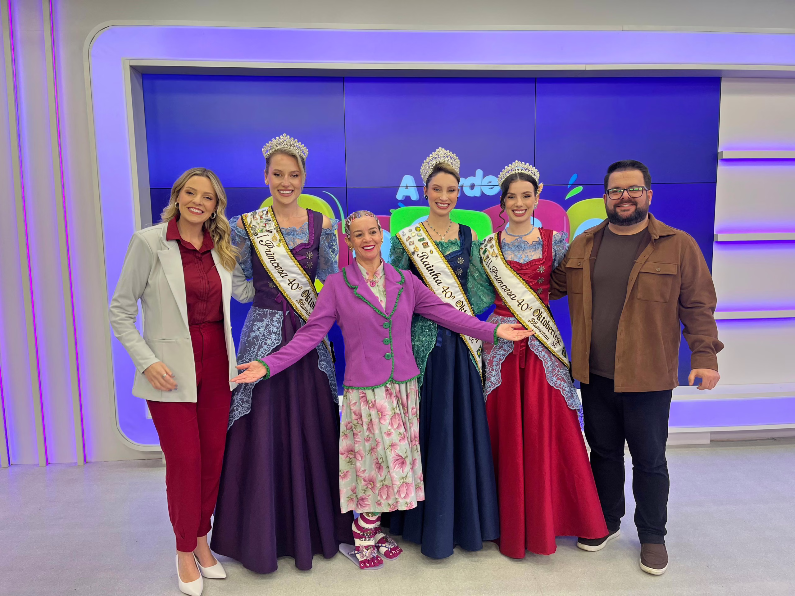 Realezas da Oktoberfest participam do programa ‘A Tarde é Nossa’ | Foto: SCC10